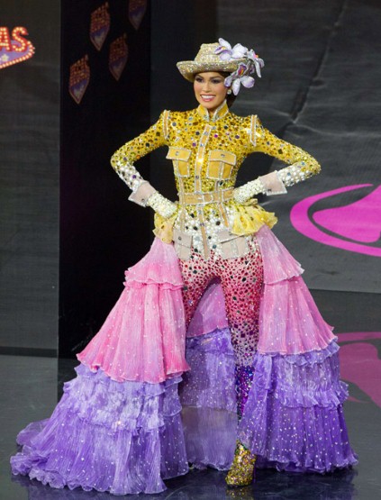 Miss Venezuela took on the maximalist approach of fashion editor Anna Dell Russo, and emerged on stage looking triumphant